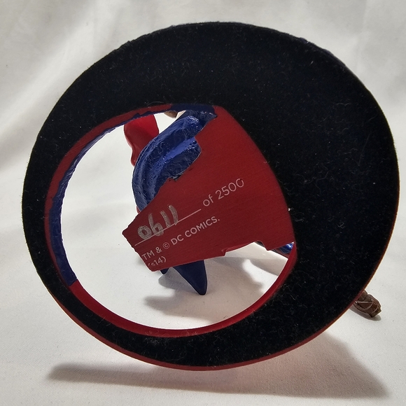 Harley Quinn Bust and Comic Bundle - Picture 5 of 10